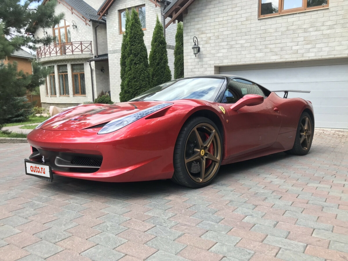 Красная Феррари 458