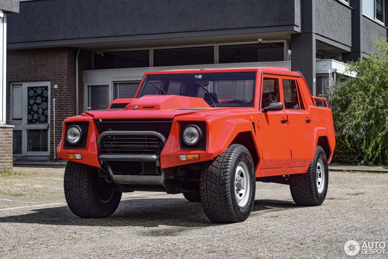 Lamborghini lm002