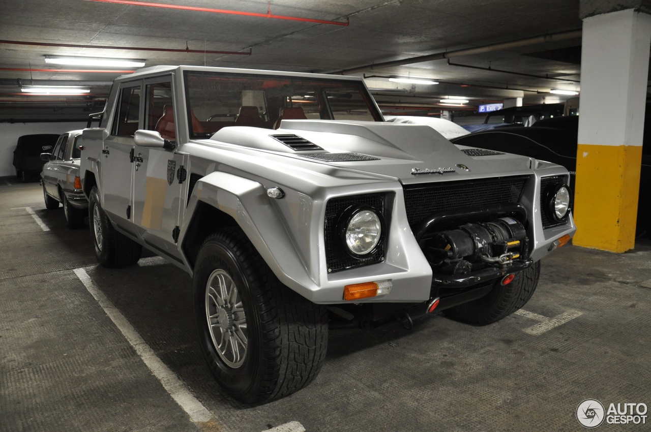 Lamborghini lm002