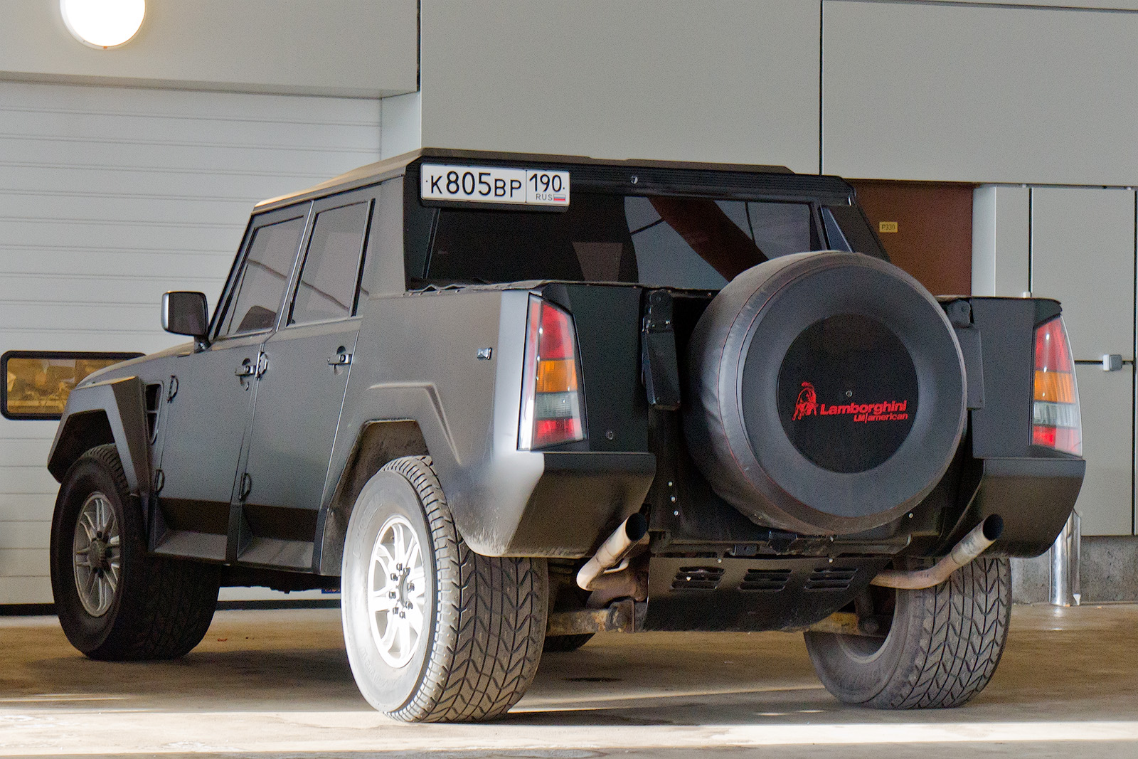 Грузовика Lamborghini lm002