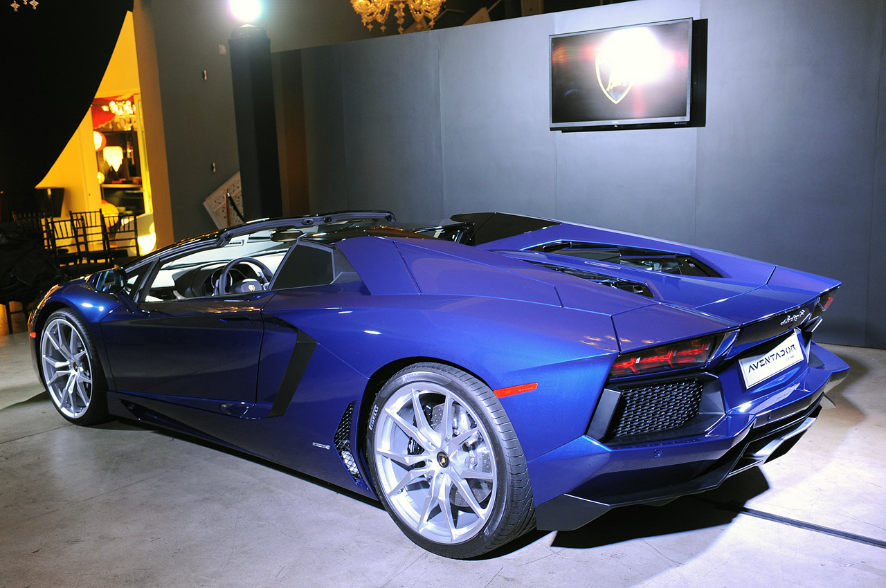 lamborghini aventador lp700-4 синяя