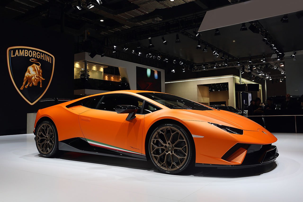 Ламборгини Huracan 2023