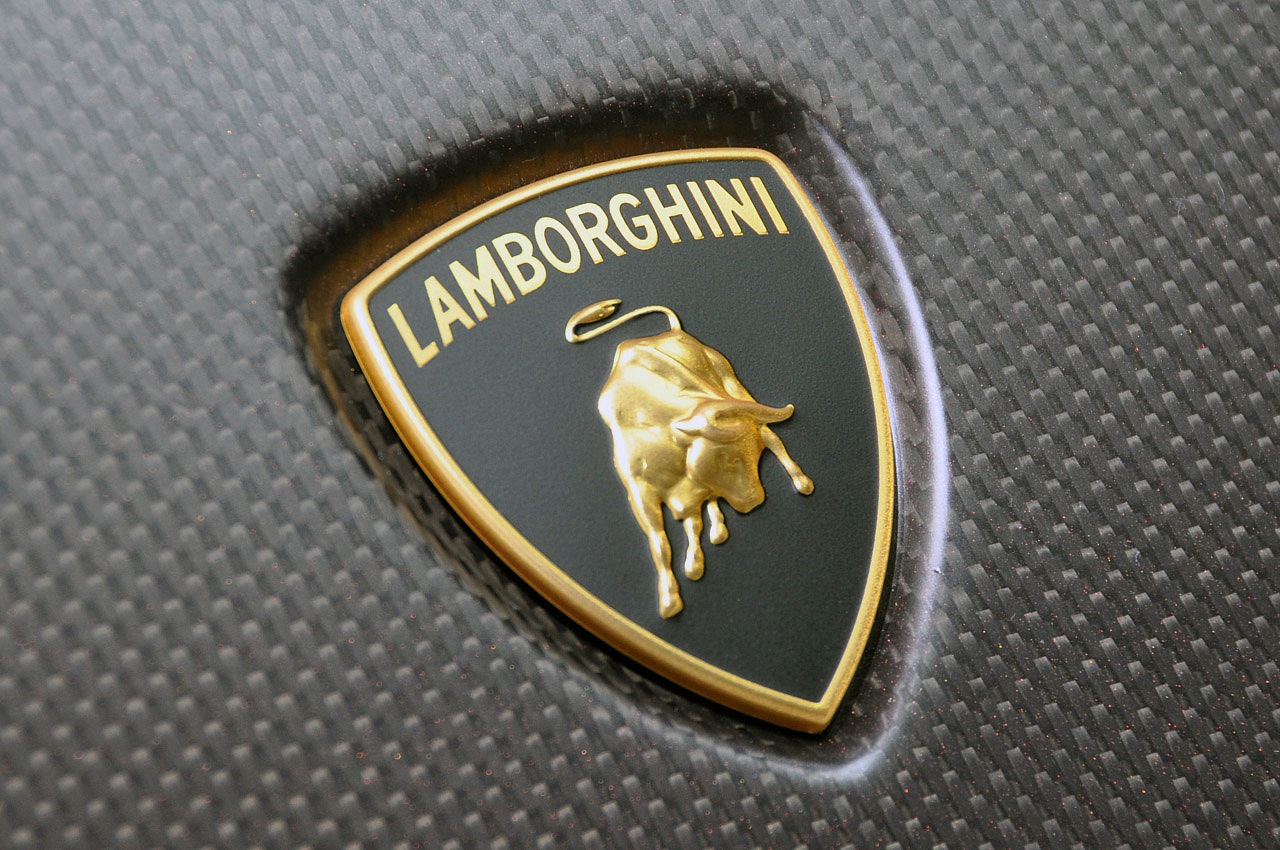 Новый значок ламборгини. Марка машины Ламборджини. Марка машины Ламборджини Ламборджини. Значок машины Ламборджини. Lamborghini шильдик.