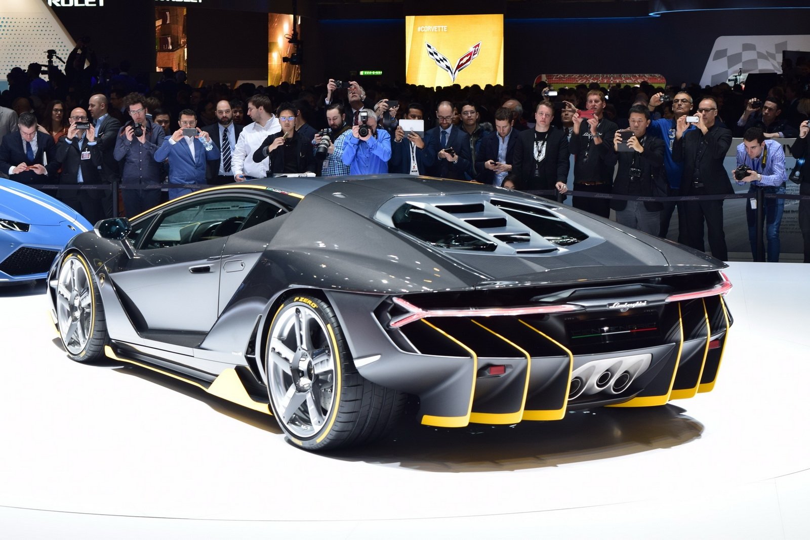 Первое ламборгини фото. Спорткар Lamborghini Centenario. Ламборгини Чарон. Ламборгини в последнем кузове. Ламборгини марка авто a777aa77.