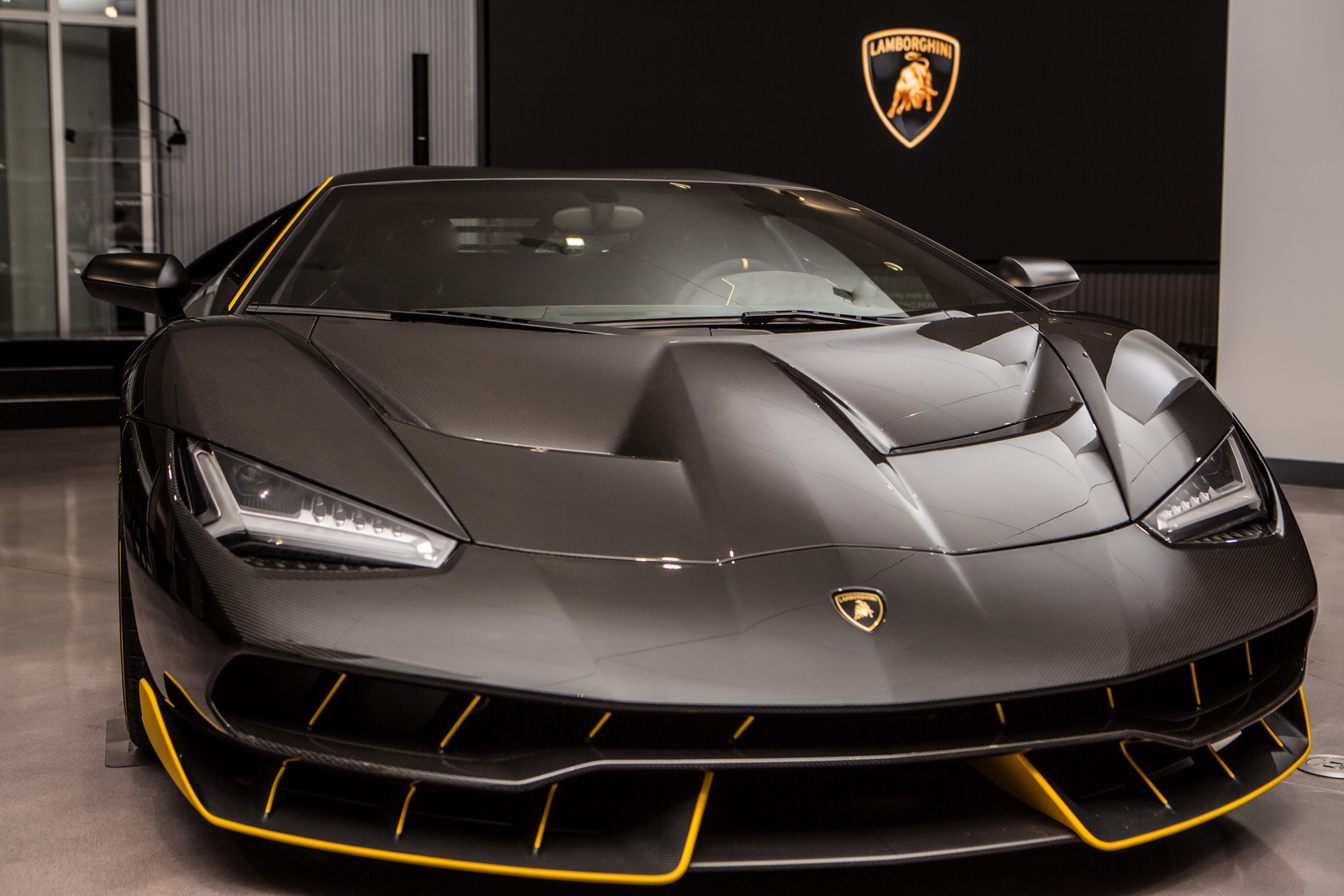 Самый спереди. Ламборджини Сентенарио. Automobili Lamborghini Сентенарио. Бугатти Центенарио. Ламбо Центенарио.