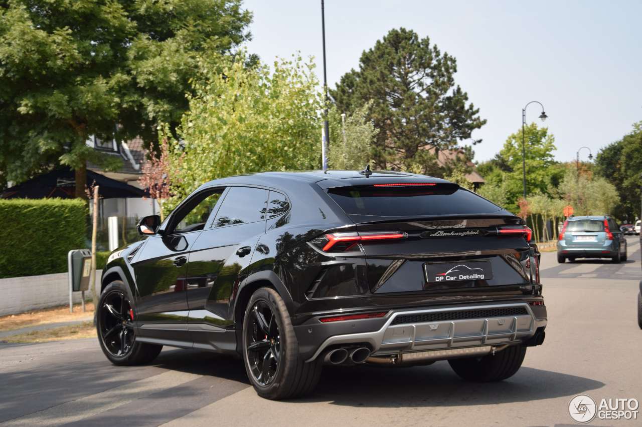 Lamborghini Urus черный матовый