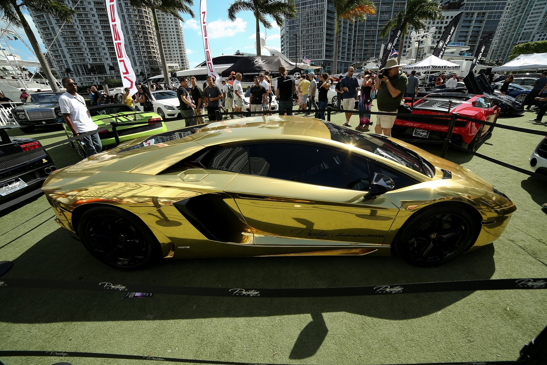 Lamborghini Aventador lp700-4 Золотая