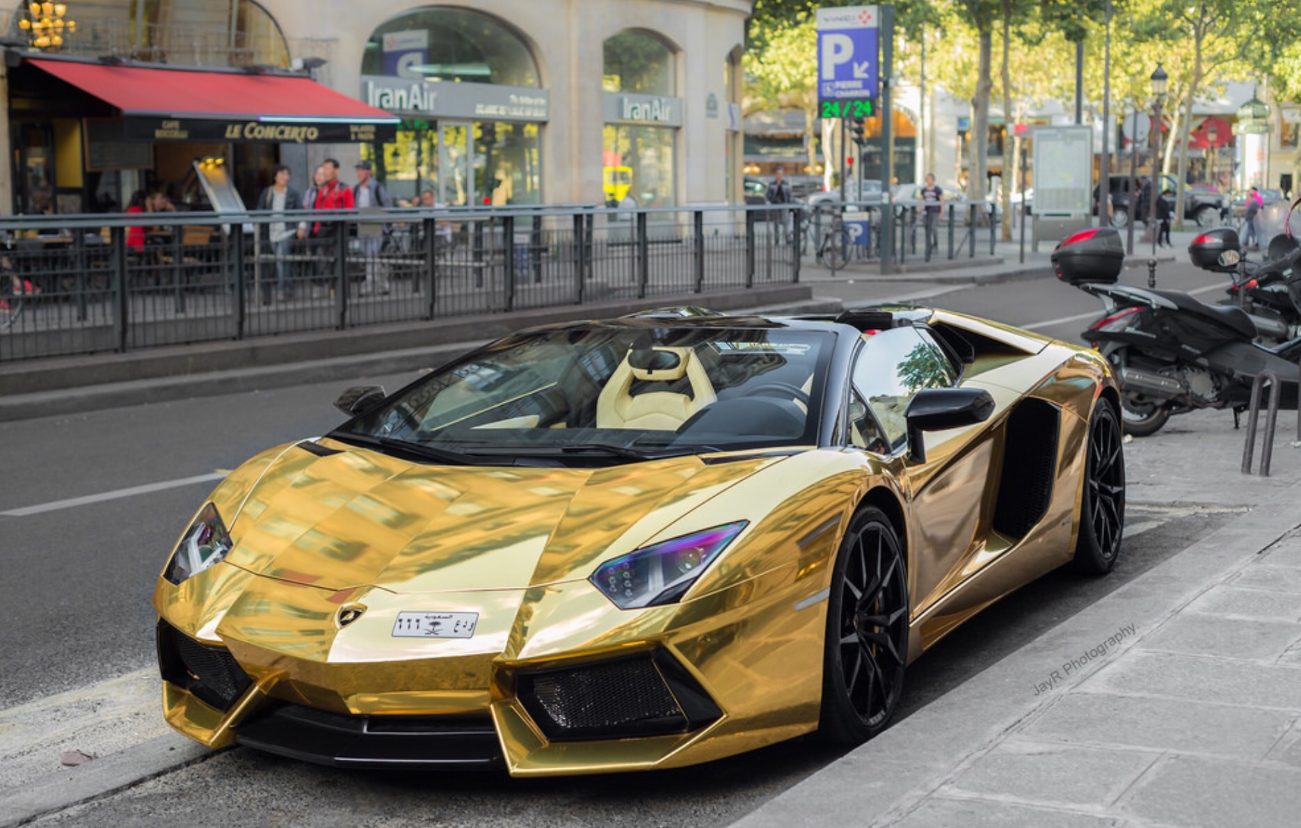 Lamborghini Aventador из золота