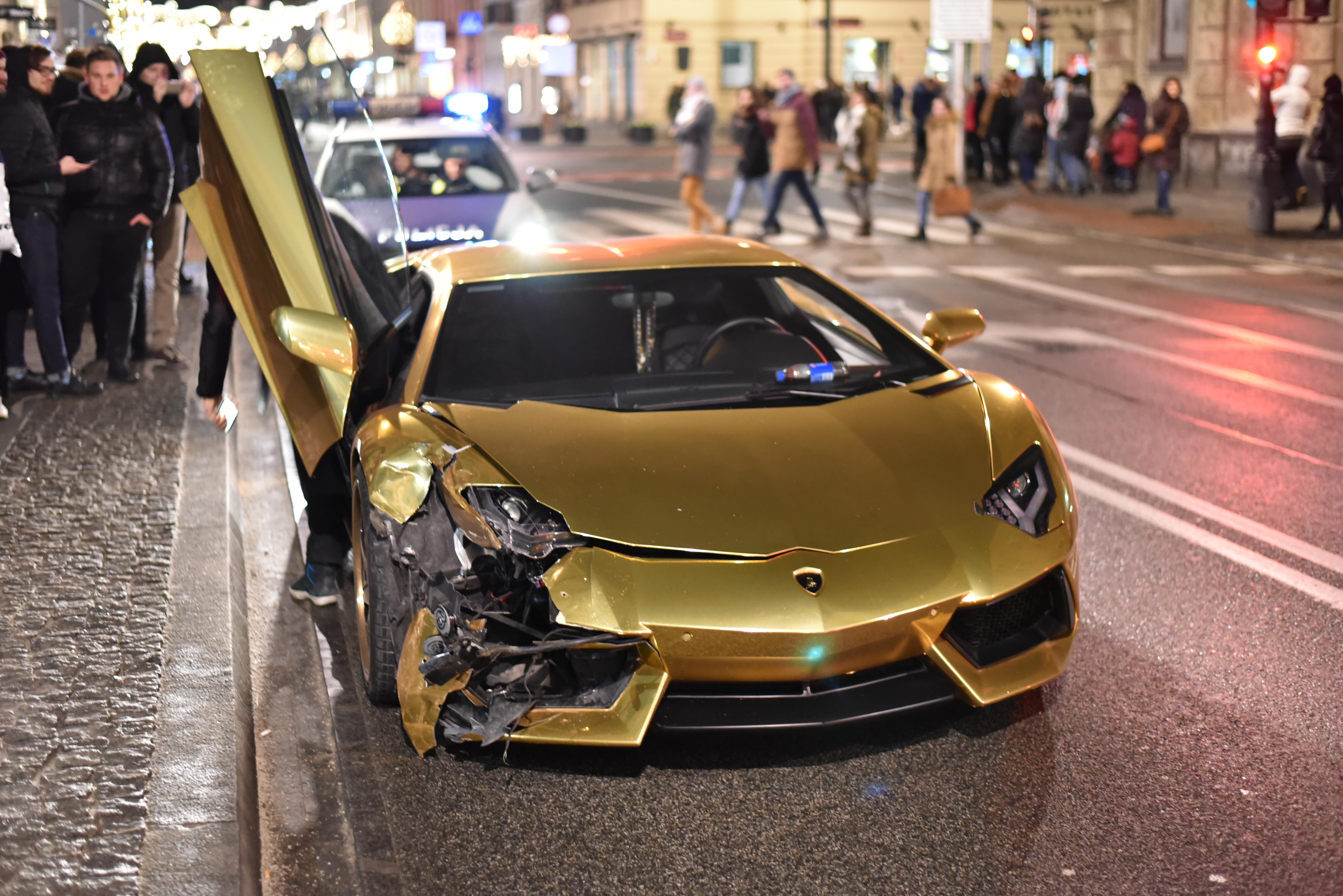 Lamborghini Aventador из золота