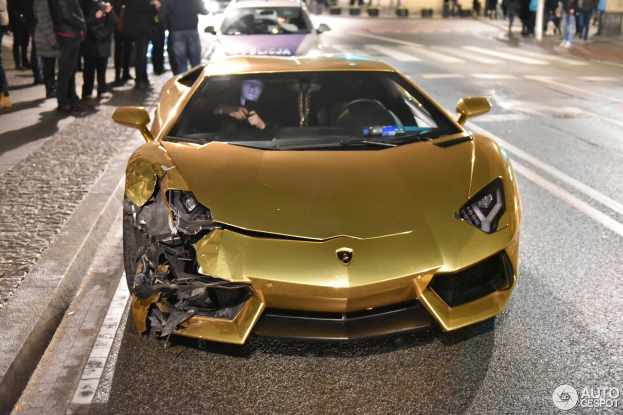 Lamborghini Aventador из золота