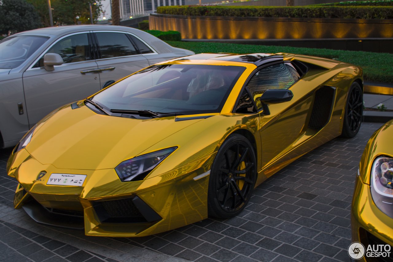 Lamborghini Aventador Gold Roadster