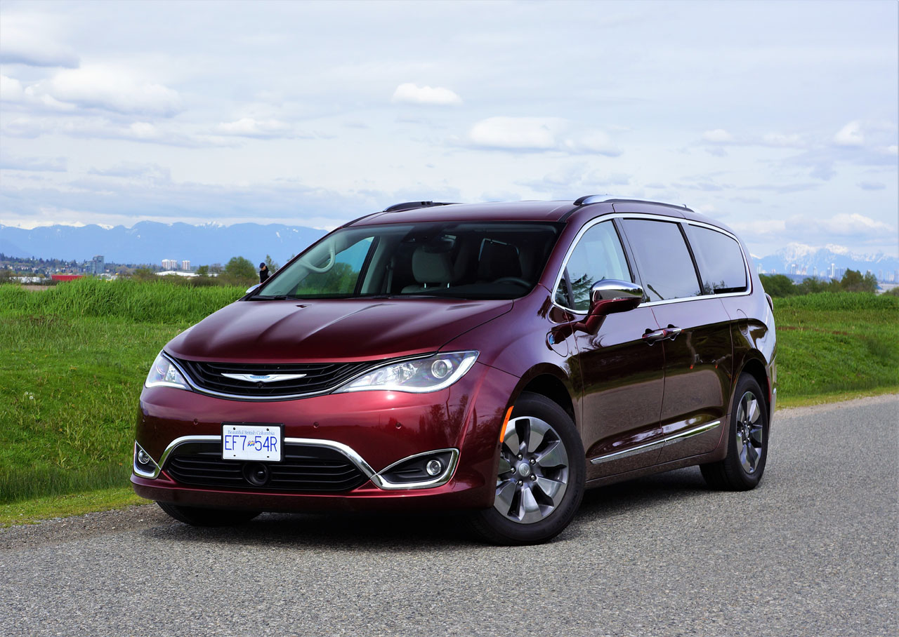 Крайслер пацифика. Chrysler Pacifica 2017. Chrysler Pacifica Hybrid. Крайслер Пацифика 2017. Chrysler Pacifica Hybrid 2017.