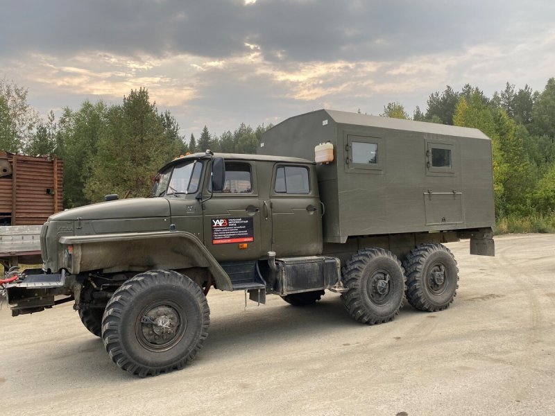 Урал-4320 с кунгом грузовой
