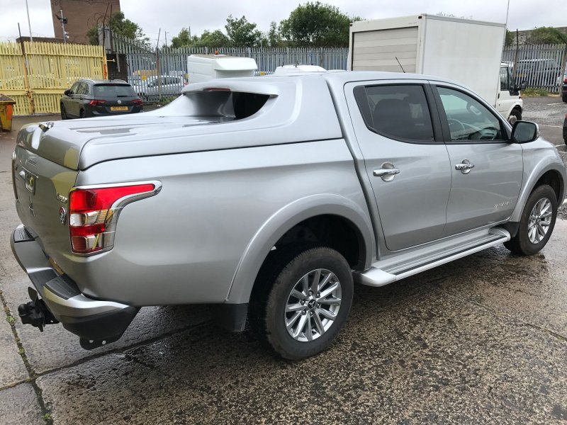 Mitsubishi l200 2021