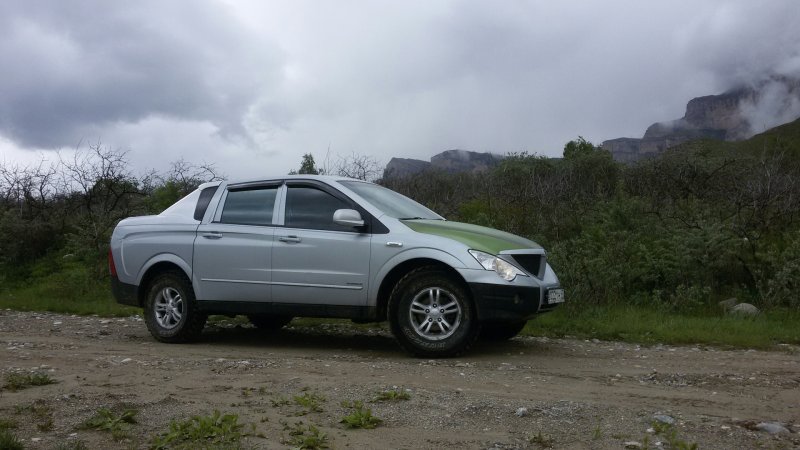 SSANGYONG Actyon Sports хаки