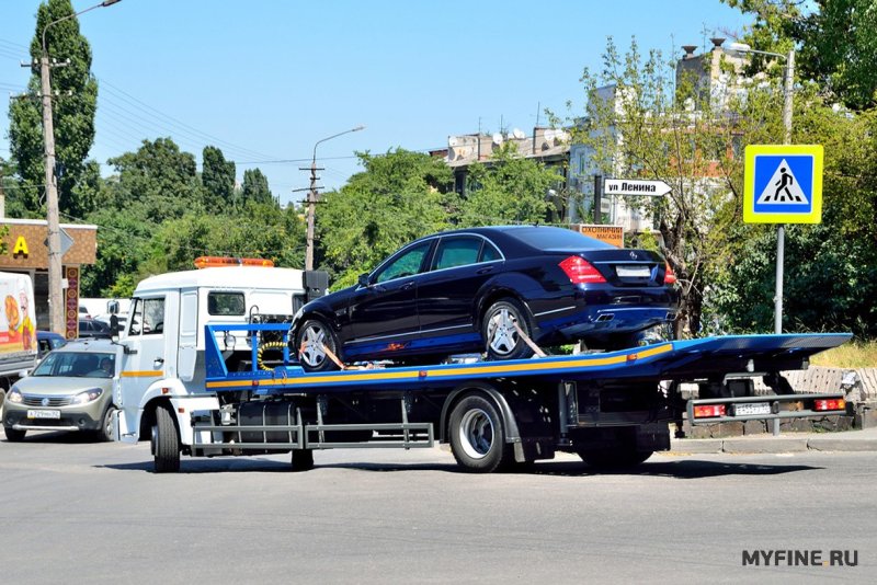 Автомобиль на эвакуаторе