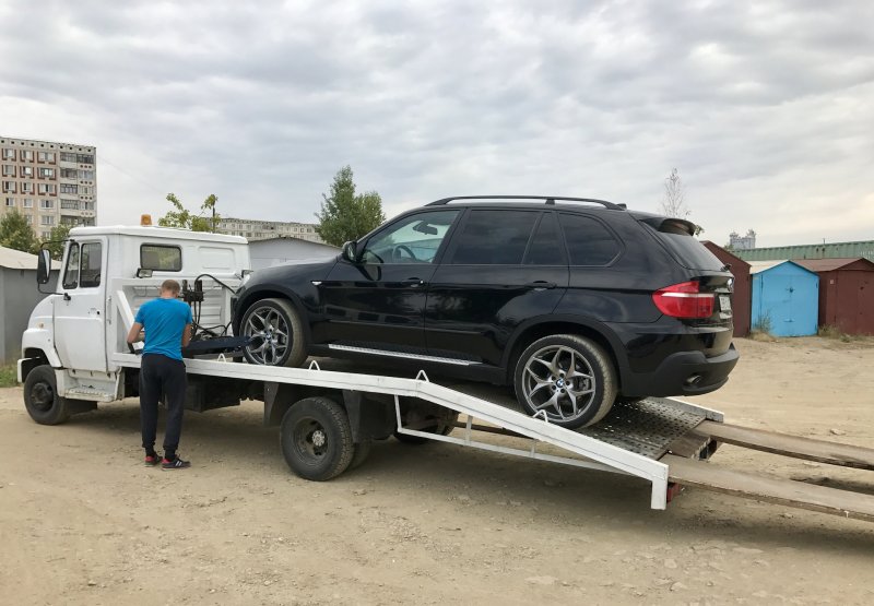 X6 BMW на эвакуаторе