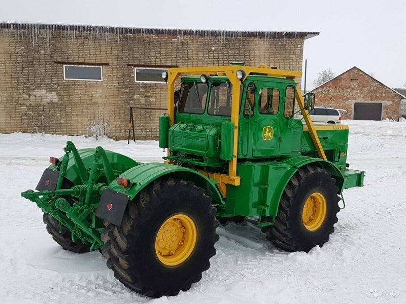 К-700 Кировец зелёный