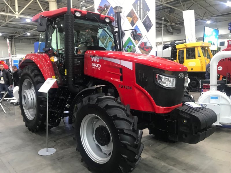 Колесный трактор YTO-X 1304