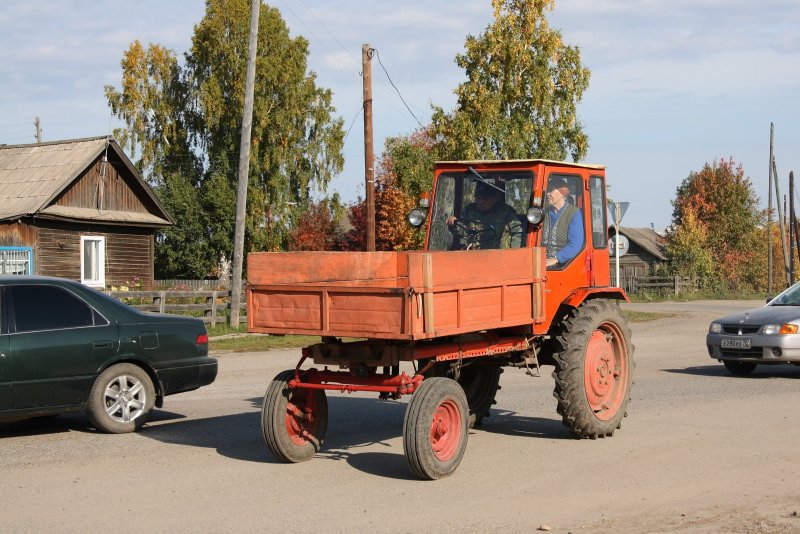 Трактор шассик т-16