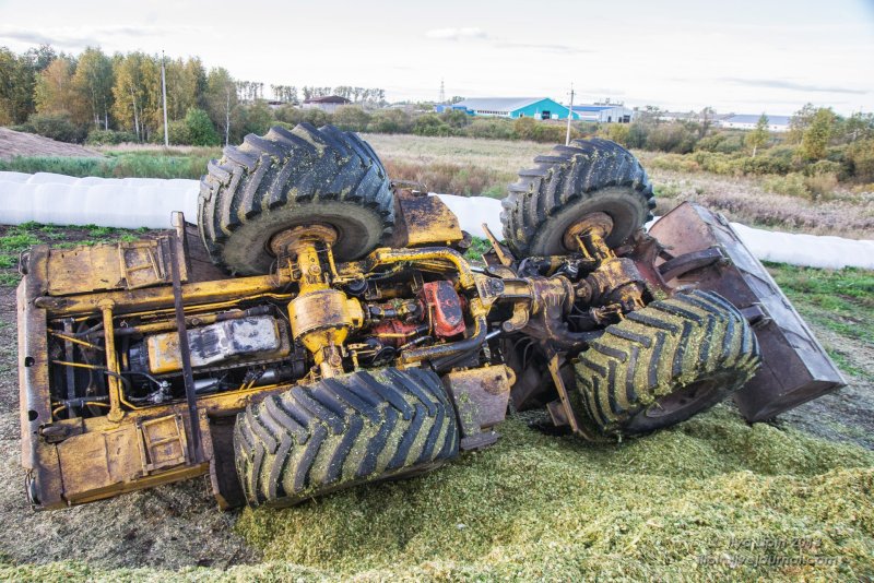 К-700 трактор снизу