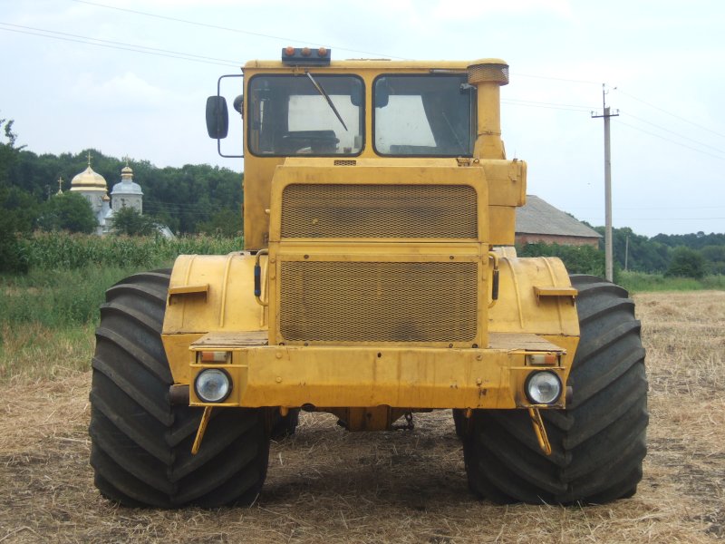 Трактор k-700 Кировец
