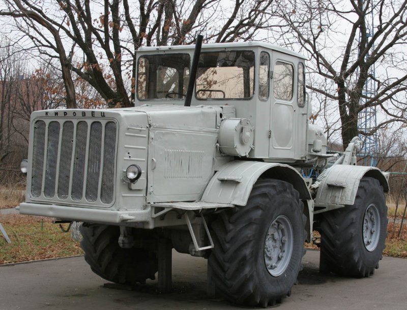 Трактор k-700 Кировец