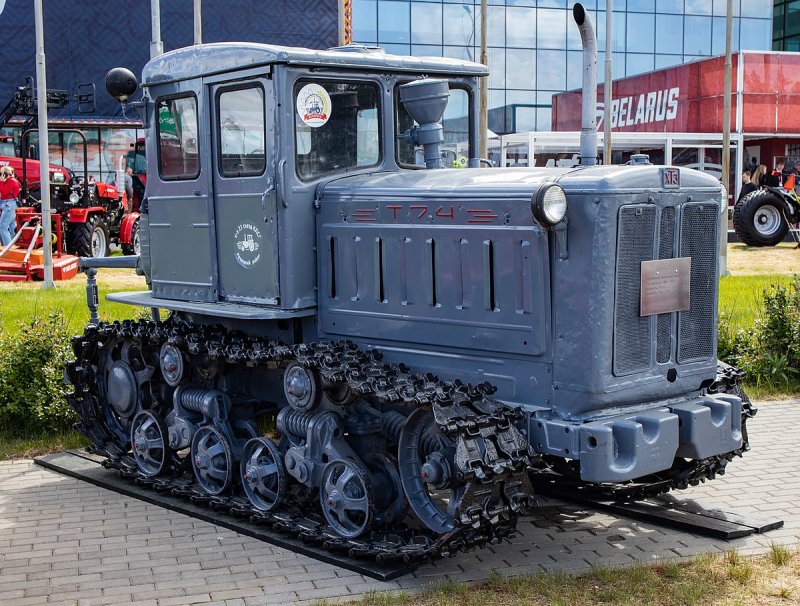 Гусеничный трактор ДТ-54