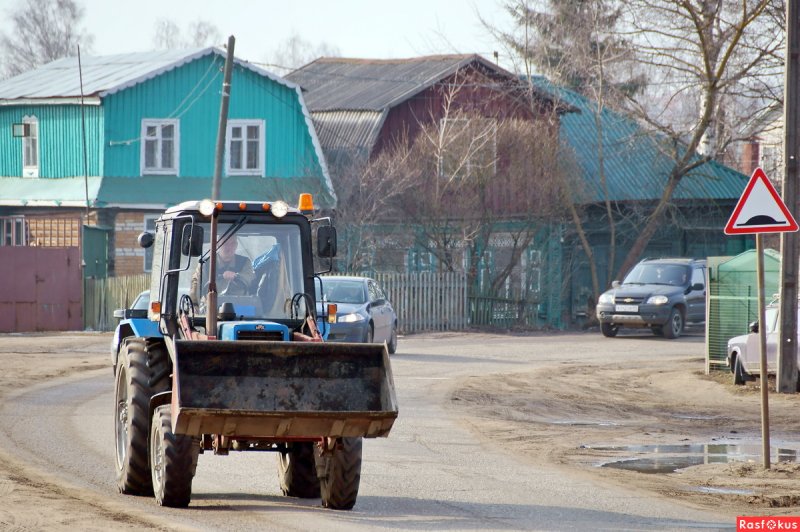 Дорожный трактор
