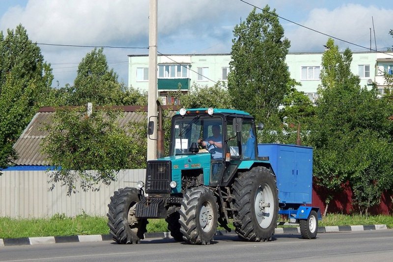 Трактор колесный Беларус-1221.2
