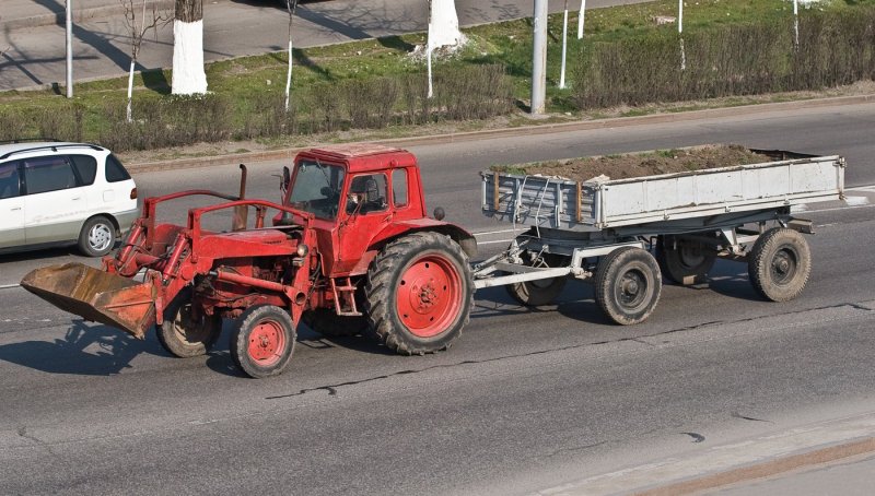 Трактор МТЗ 80 С прицепом