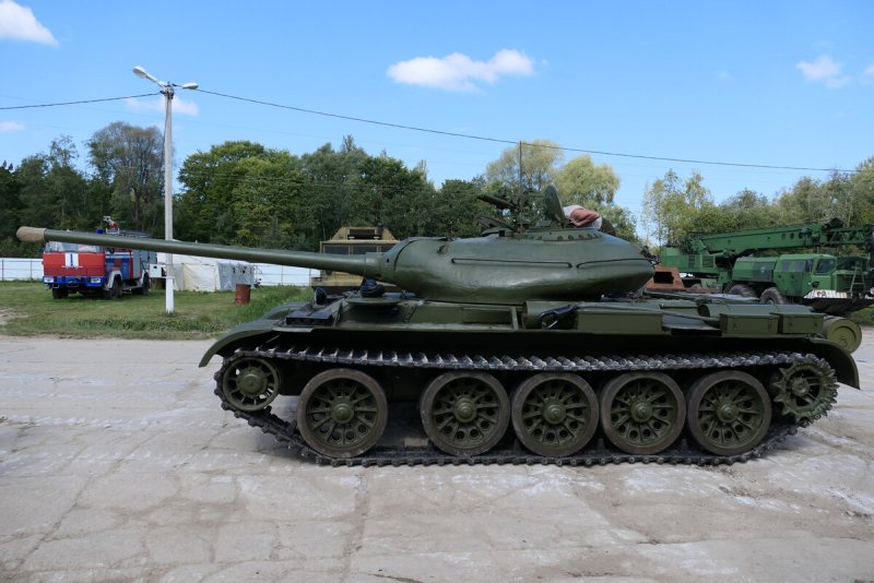 Военный трактор т-54 в армии