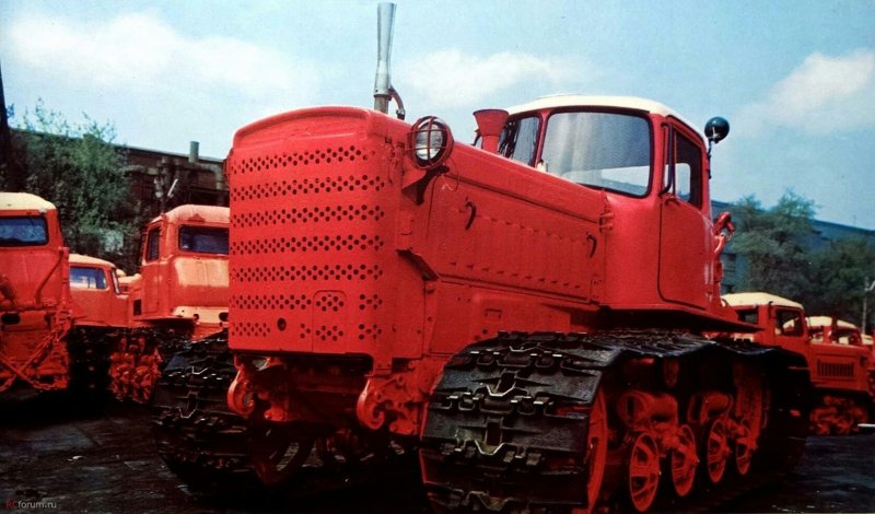 ДТ-75 трактор болотоходный