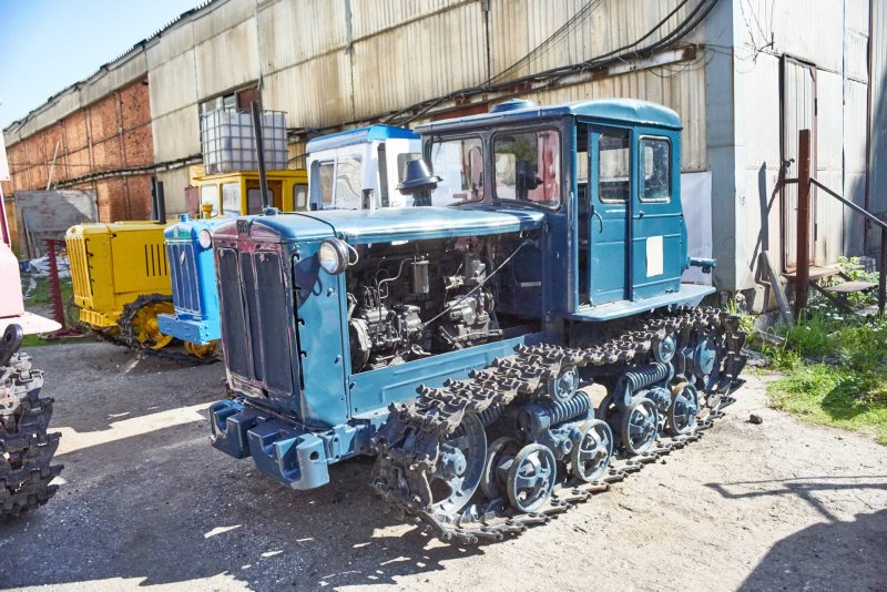Гусеничный трактор ДТ-54