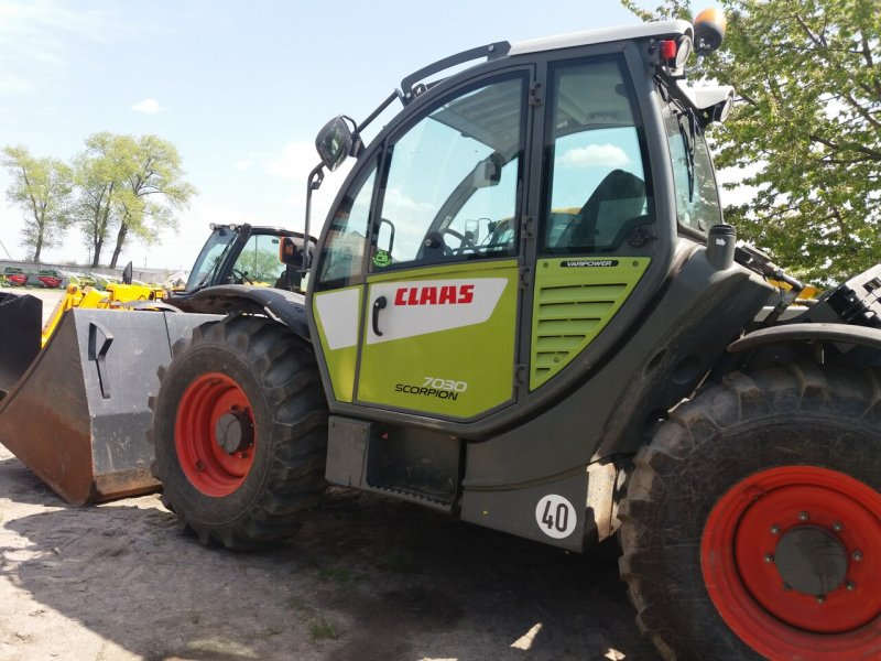Телескопический погрузчик CLAAS Scorpion 7030
