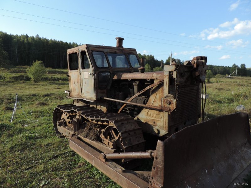Заброшенные трактора т100