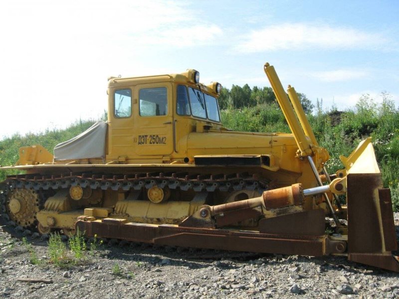Советский трактор ДЭТ 250
