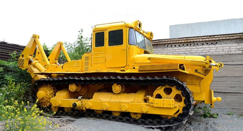 ДЭТ-250 гусеничный трактор