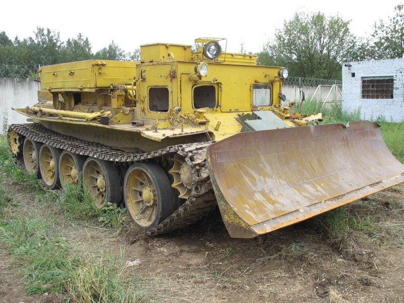 ТПЗ тягач гусеничный