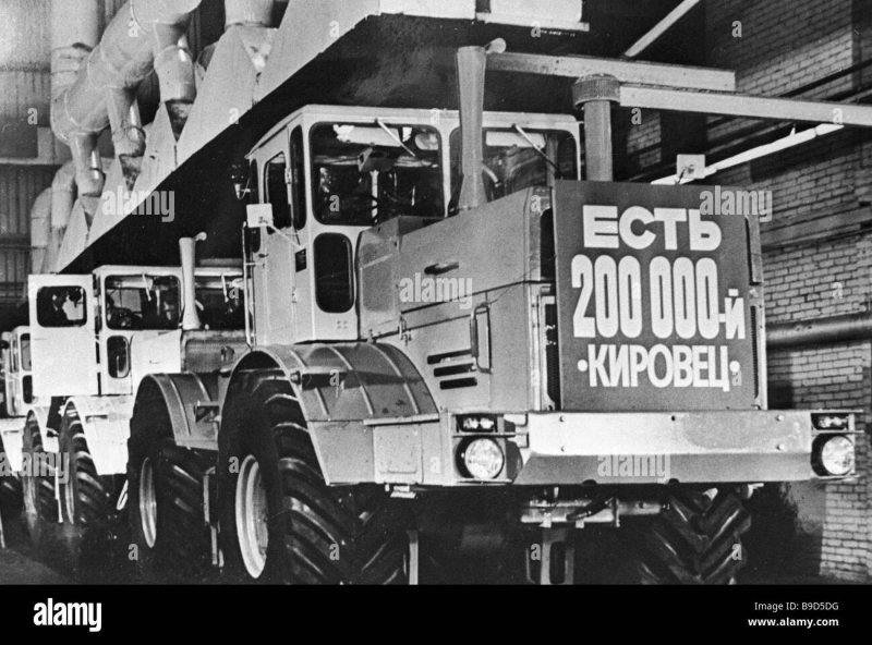 Тракторы к 701 на Кировском заводе