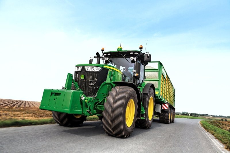 Трактор JD 7r