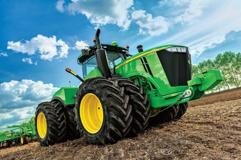 Трактор John Deere 9rt