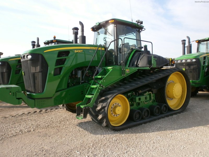 Трактор гусеничный (John Deere 8020t)