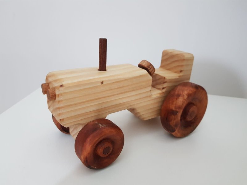Деревянная игрушка мотоблока
