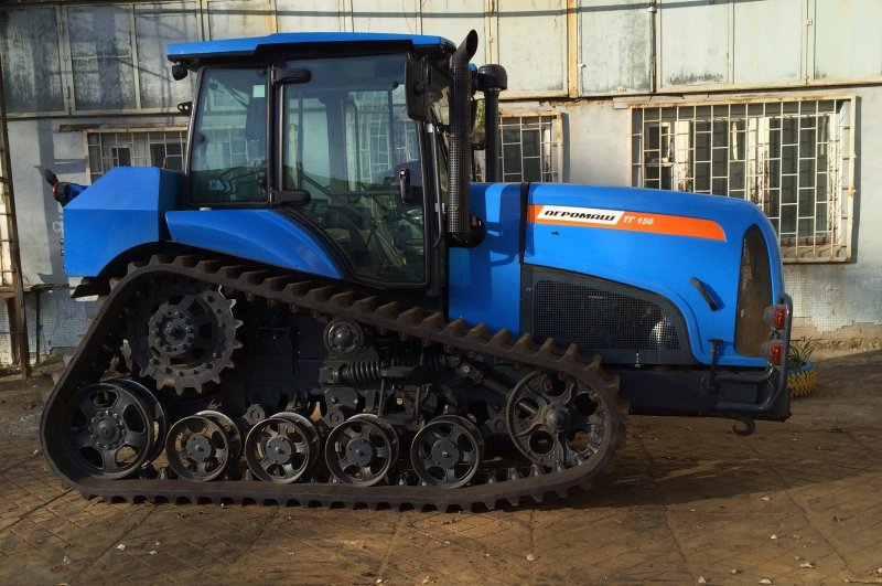 Гусеничный трактор Агромаш тг-150