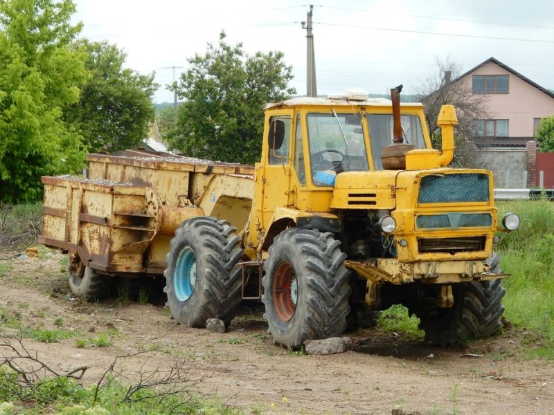 Трактор т 150 и Кировец