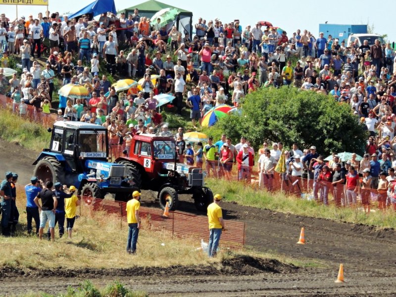 Гонки на тракторах 2013