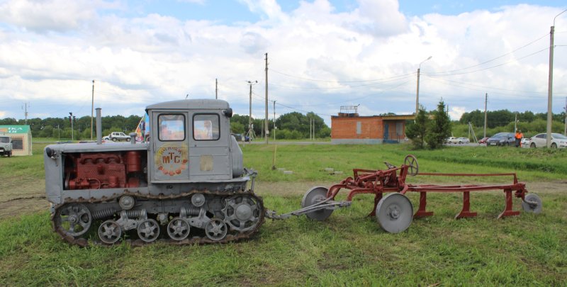 Т-74 гусеничный трактор