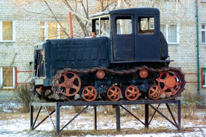 Трак трактор ДТ 74