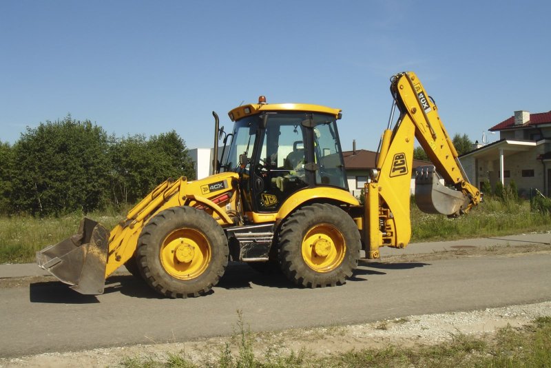 Трактор погрузчик JCB